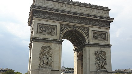 قوس النصر في باريس